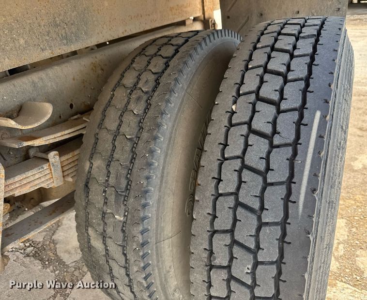 image for item EQ1497 1998 International 4700 dump flatbed truck