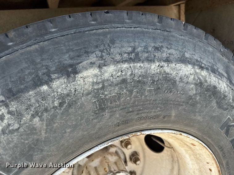 image for item EQ1497 1998 International 4700 dump flatbed truck