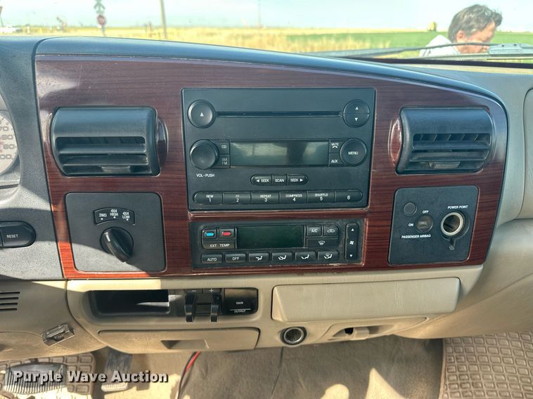 image for item EQ4646 2005 Ford F250 Super Duty  SuperCab pickup truck