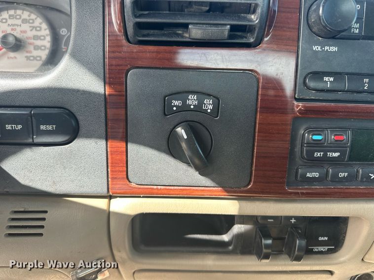 image for item EQ4646 2005 Ford F250 Super Duty  SuperCab pickup truck