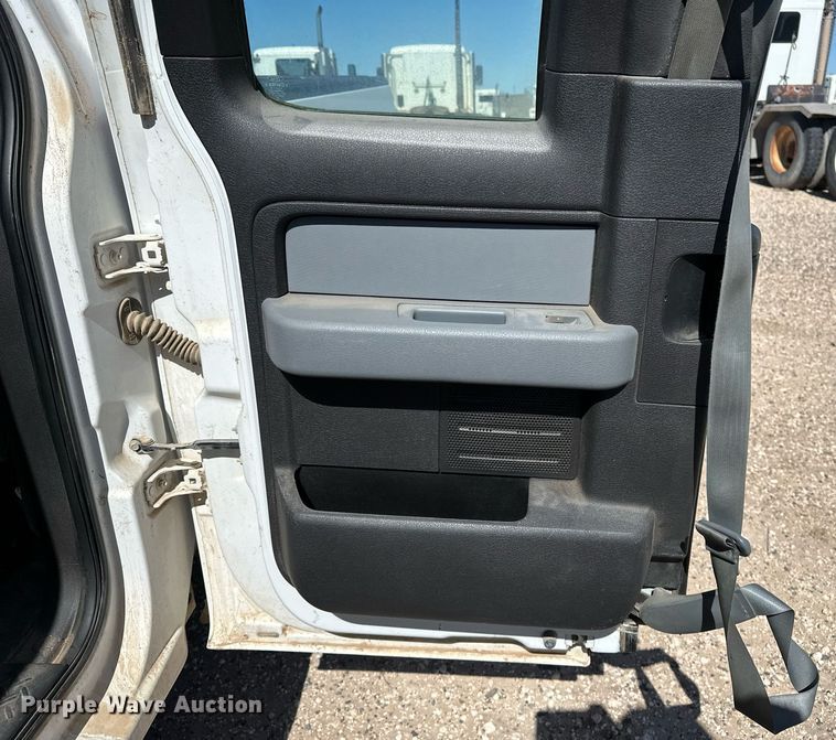 image for item EQ4675 2013 Ford F150 SuperCab pickup truck