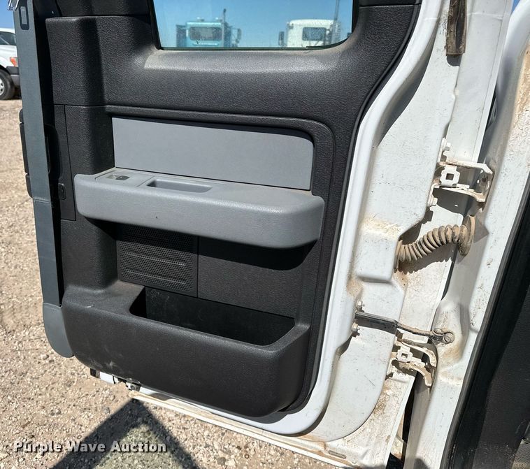 image for item EQ4675 2013 Ford F150 SuperCab pickup truck