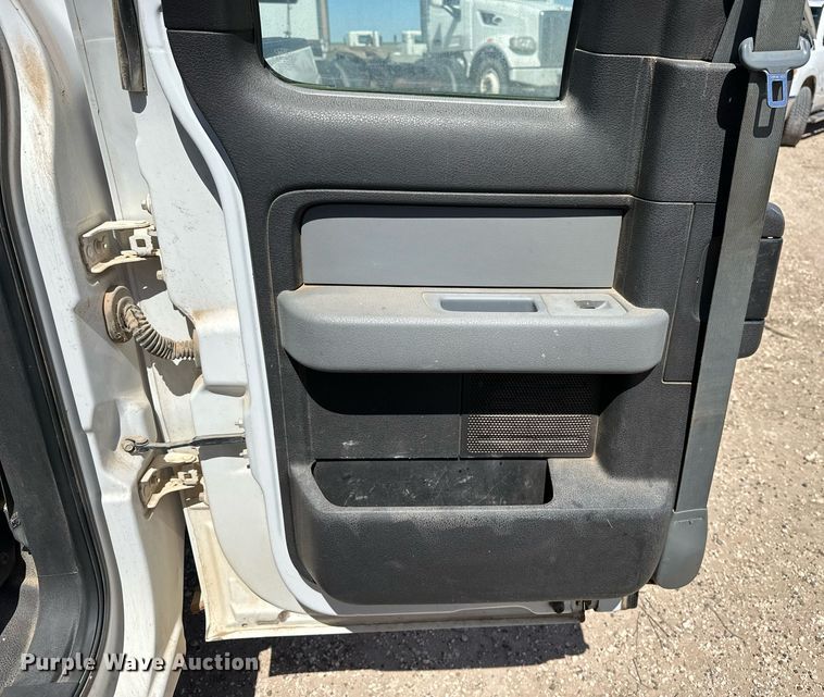 image for item EQ4677 2012 Ford F150 SuperCab pickup truck