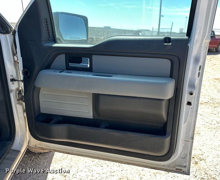 image for item EQ4677 2012 Ford F150 SuperCab pickup truck