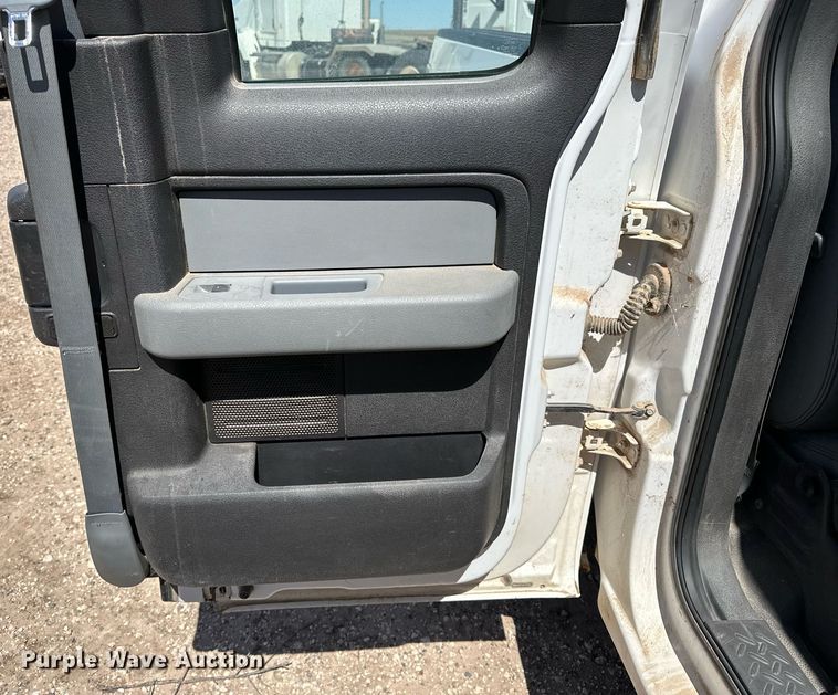 image for item EQ4677 2012 Ford F150 SuperCab pickup truck