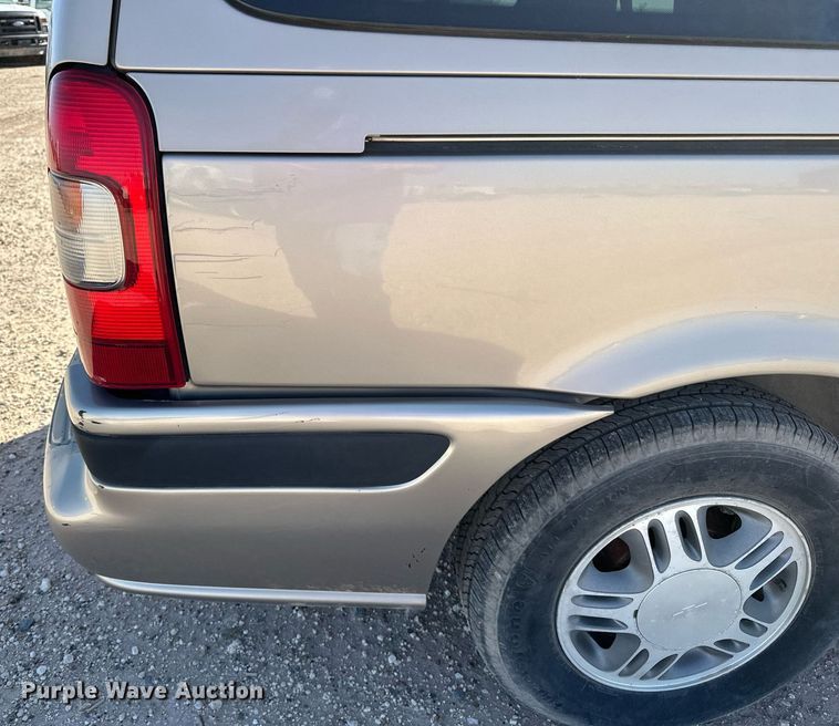 image for item EQ4701 2004 Chevrolet Venture van