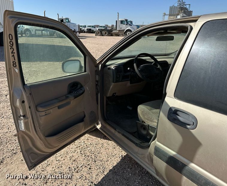 image for item EQ4701 2004 Chevrolet Venture van