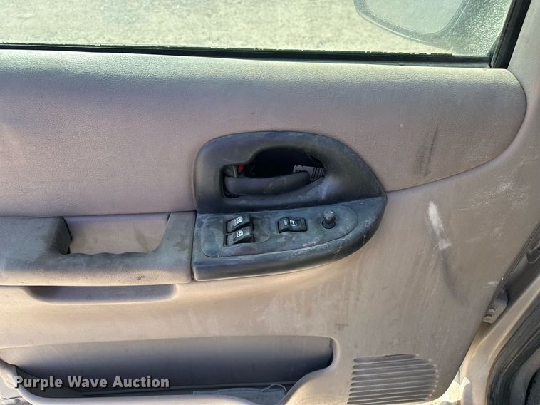 image for item EQ4701 2004 Chevrolet Venture van