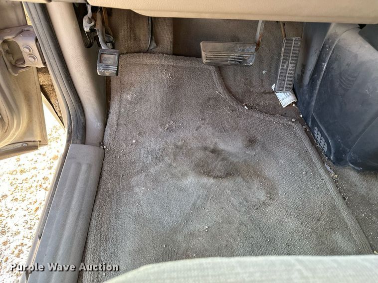 image for item EQ4701 2004 Chevrolet Venture van