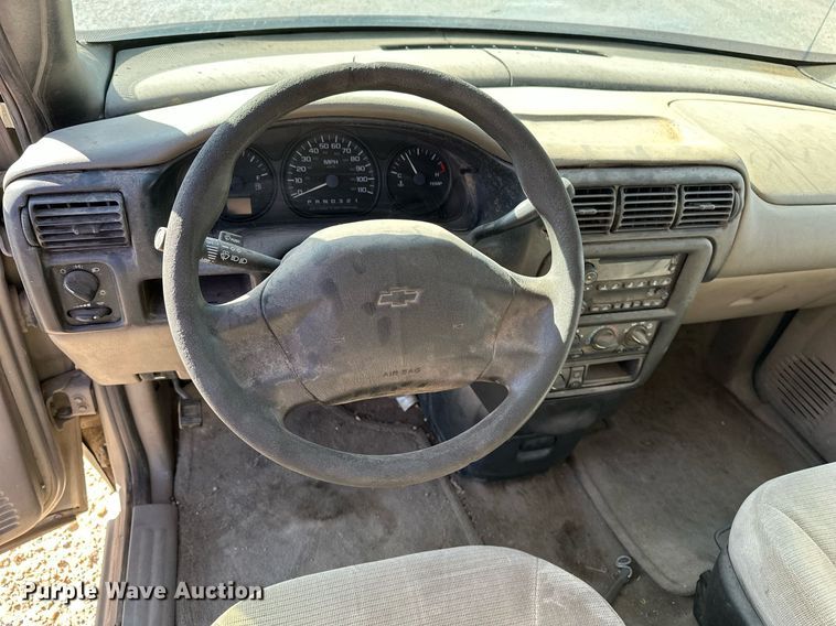 image for item EQ4701 2004 Chevrolet Venture van