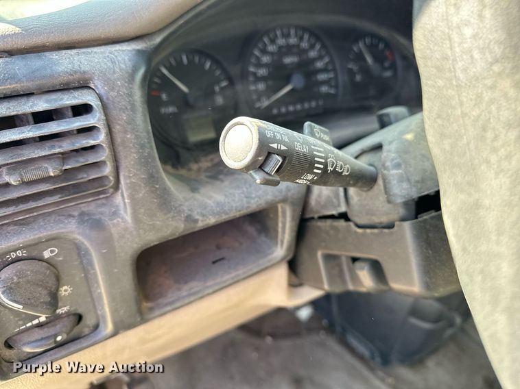 image for item EQ4701 2004 Chevrolet Venture van