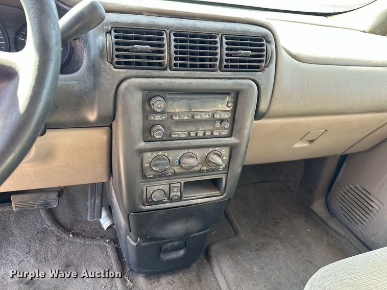 image for item EQ4701 2004 Chevrolet Venture van