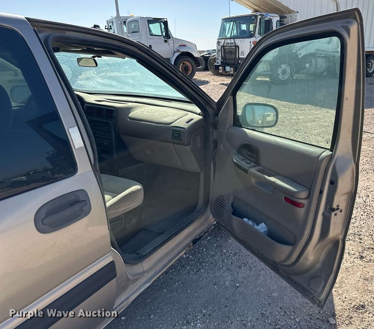 image for item EQ4701 2004 Chevrolet Venture van