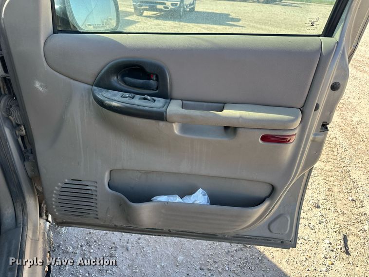 image for item EQ4701 2004 Chevrolet Venture van