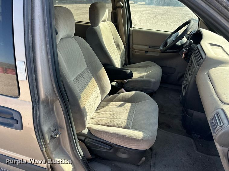 image for item EQ4701 2004 Chevrolet Venture van