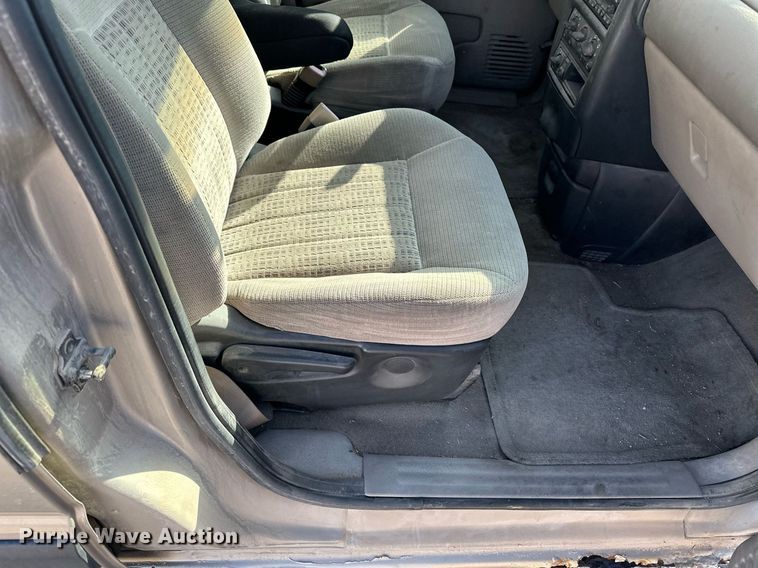 image for item EQ4701 2004 Chevrolet Venture van