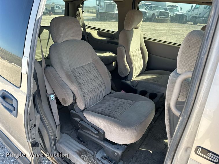 image for item EQ4701 2004 Chevrolet Venture van