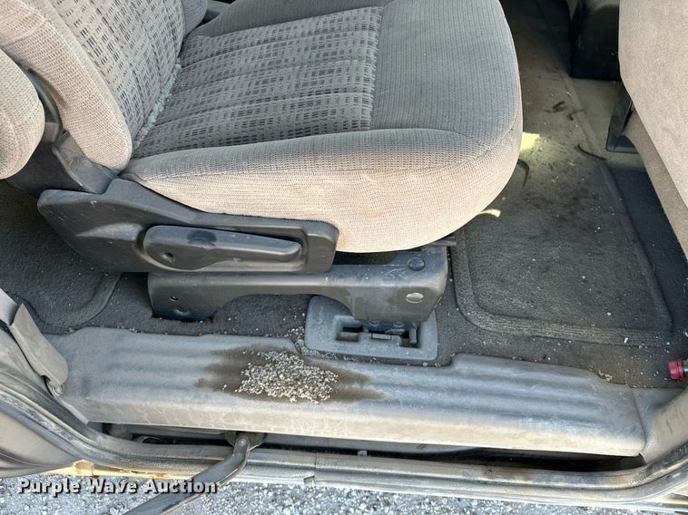 image for item EQ4701 2004 Chevrolet Venture van