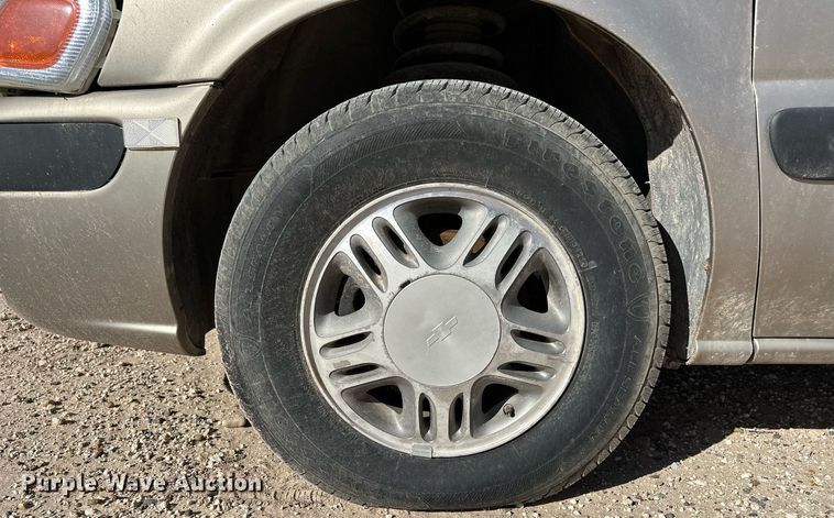 image for item EQ4701 2004 Chevrolet Venture van