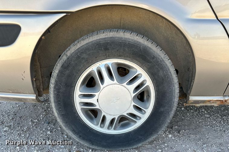 image for item EQ4701 2004 Chevrolet Venture van