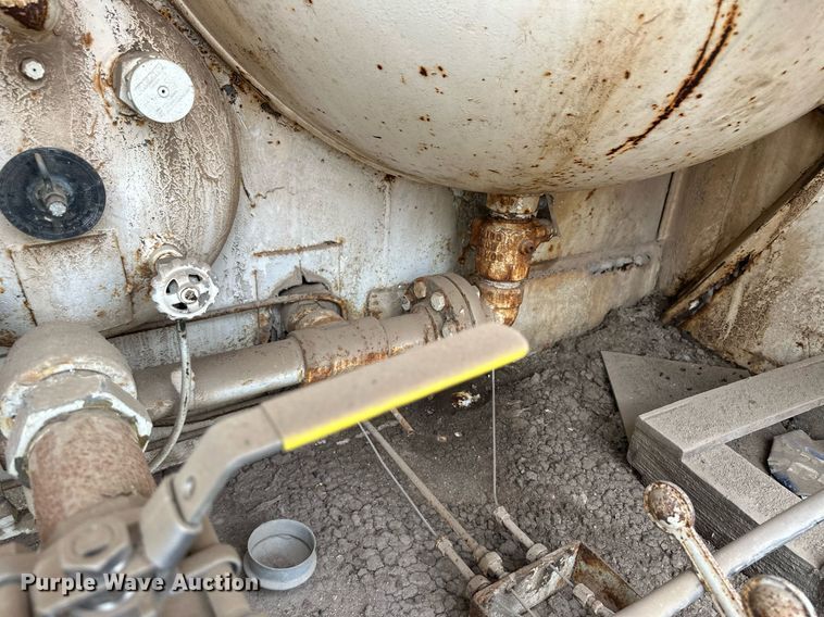 image for item EQ4718 (2) propane tanks