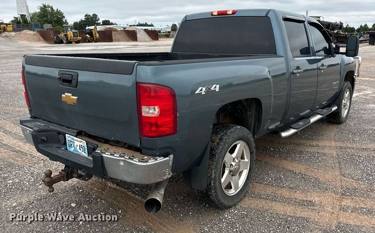 image for item EQ4726 2012 Chevrolet Silverado 2500HD Crew Cab pickup truck