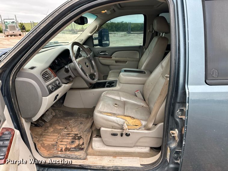 image for item EQ4726 2012 Chevrolet Silverado 2500HD Crew Cab pickup truck