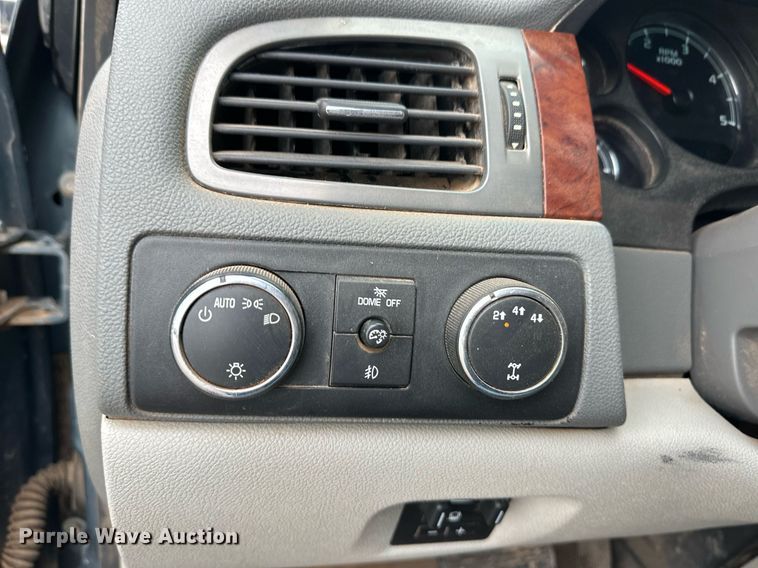 image for item EQ4726 2012 Chevrolet Silverado 2500HD Crew Cab pickup truck