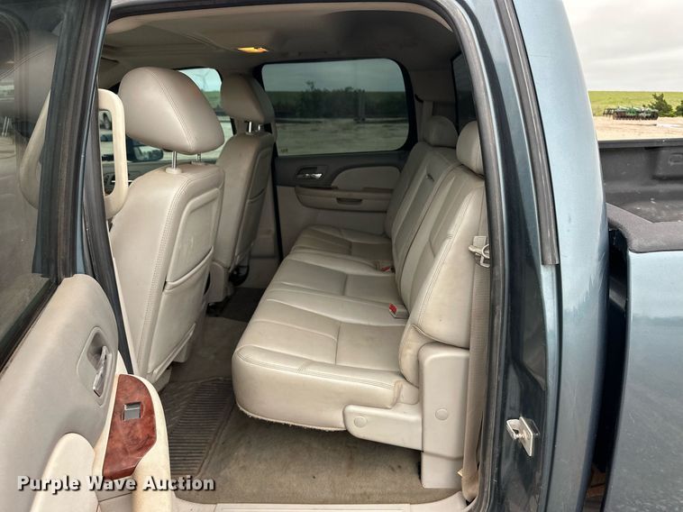 image for item EQ4726 2012 Chevrolet Silverado 2500HD Crew Cab pickup truck