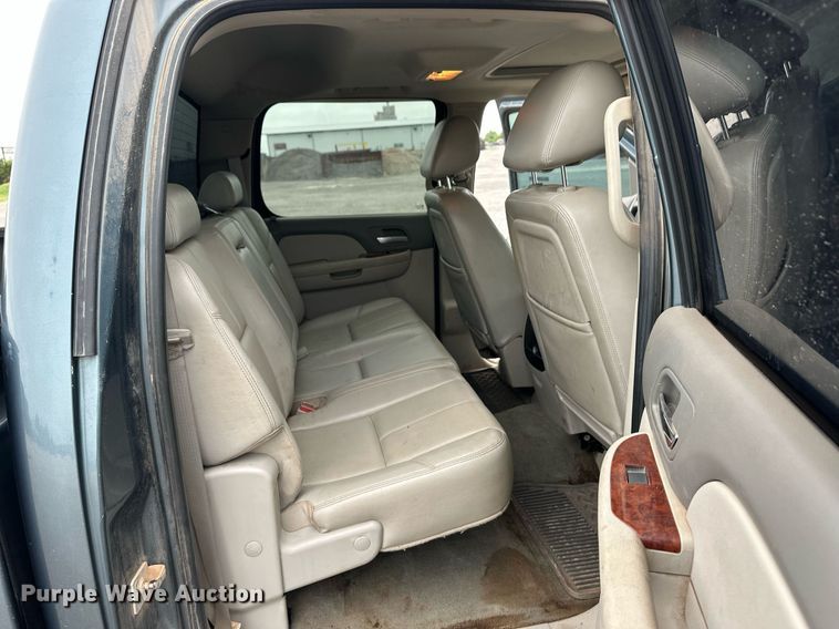 image for item EQ4726 2012 Chevrolet Silverado 2500HD Crew Cab pickup truck