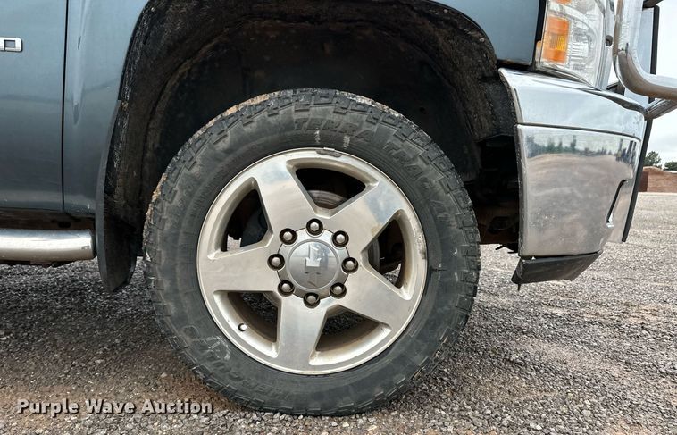 image for item EQ4726 2012 Chevrolet Silverado 2500HD Crew Cab pickup truck