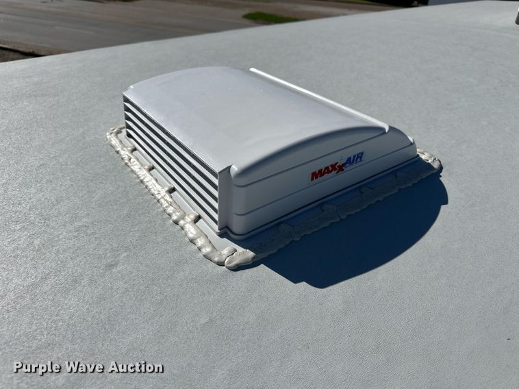 image for item EQ4753 2006 Dutchmen Colorado camper