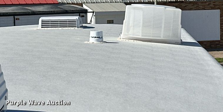 image for item EQ4753 2006 Dutchmen Colorado camper