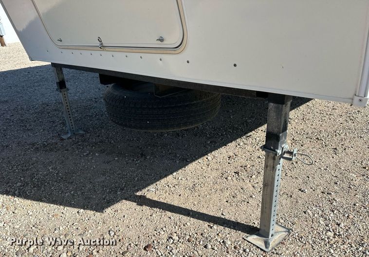 image for item EQ4753 2006 Dutchmen Colorado camper