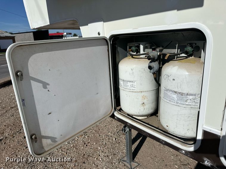 image for item EQ4753 2006 Dutchmen Colorado camper