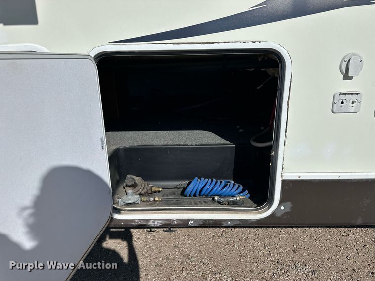 image for item EQ4753 2006 Dutchmen Colorado camper