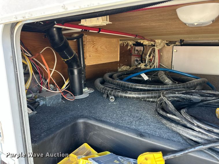 image for item EQ4753 2006 Dutchmen Colorado camper