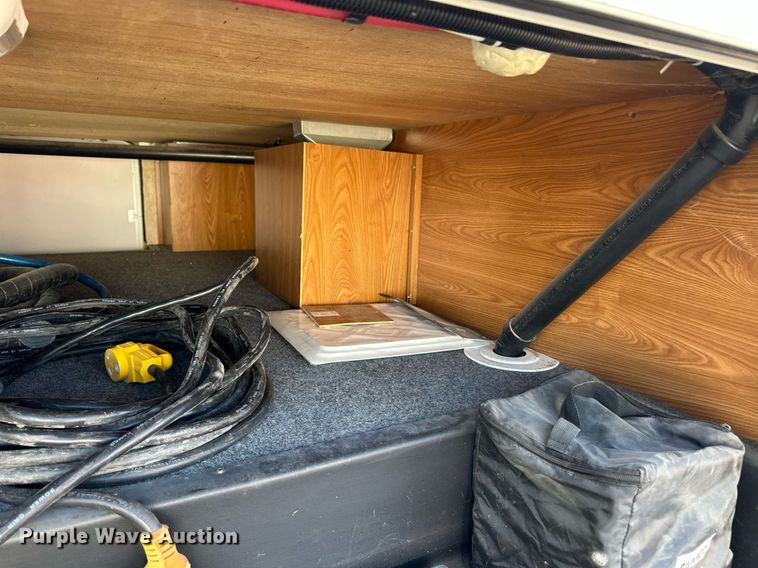 image for item EQ4753 2006 Dutchmen Colorado camper