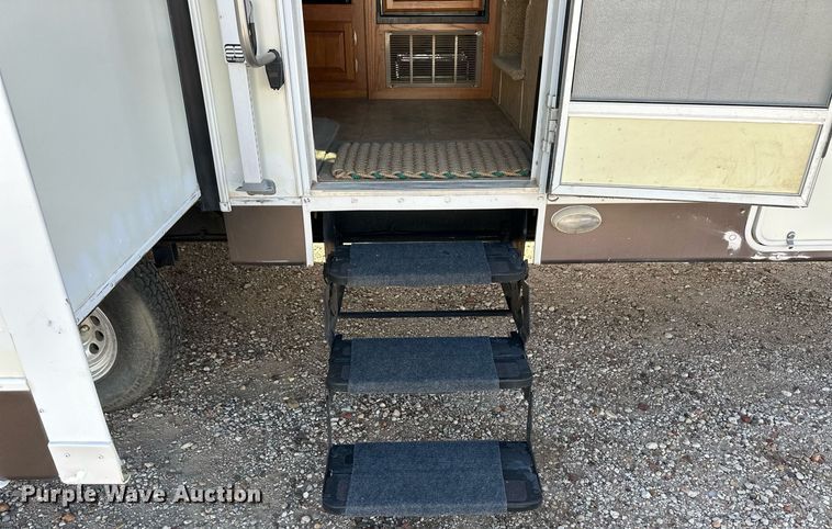 image for item EQ4753 2006 Dutchmen Colorado camper