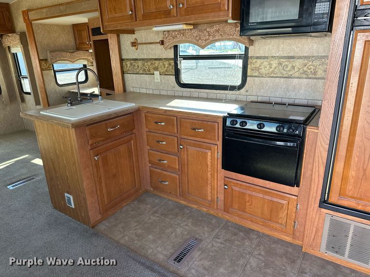 image for item EQ4753 2006 Dutchmen Colorado camper