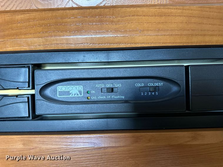 image for item EQ4753 2006 Dutchmen Colorado camper