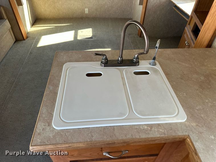 image for item EQ4753 2006 Dutchmen Colorado camper