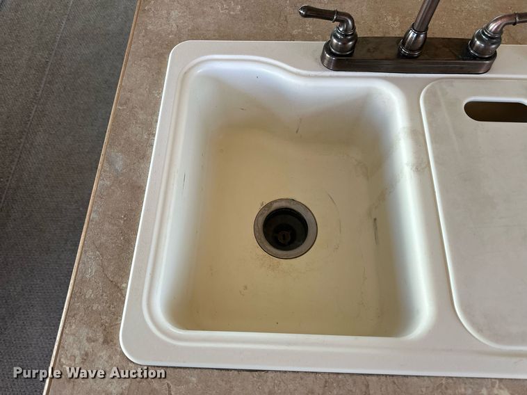 image for item EQ4753 2006 Dutchmen Colorado camper