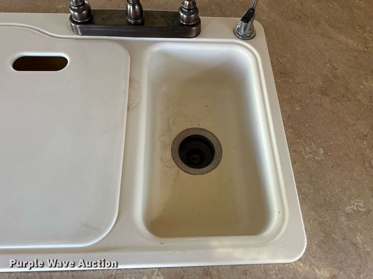 image for item EQ4753 2006 Dutchmen Colorado camper