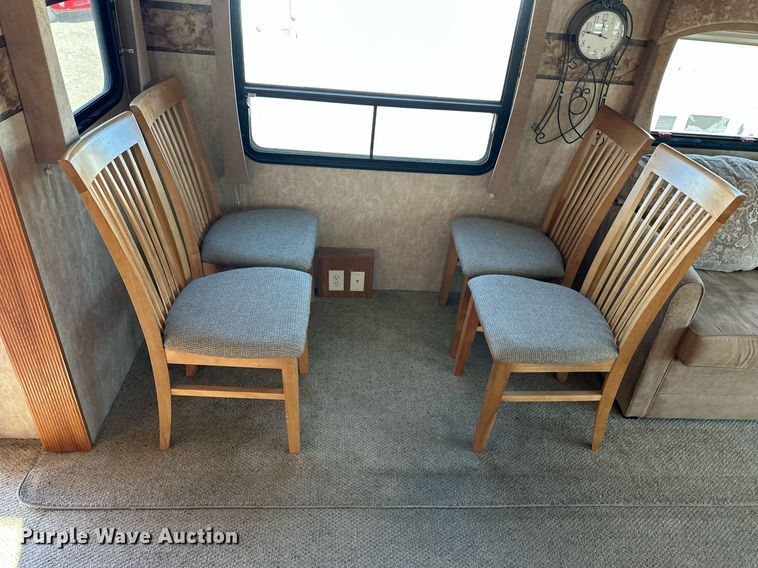 image for item EQ4753 2006 Dutchmen Colorado camper