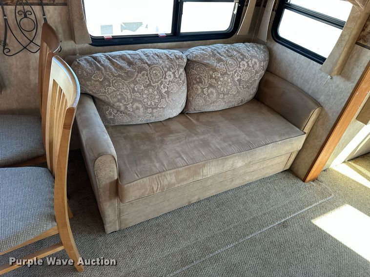 image for item EQ4753 2006 Dutchmen Colorado camper