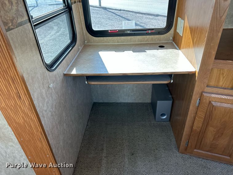 image for item EQ4753 2006 Dutchmen Colorado camper