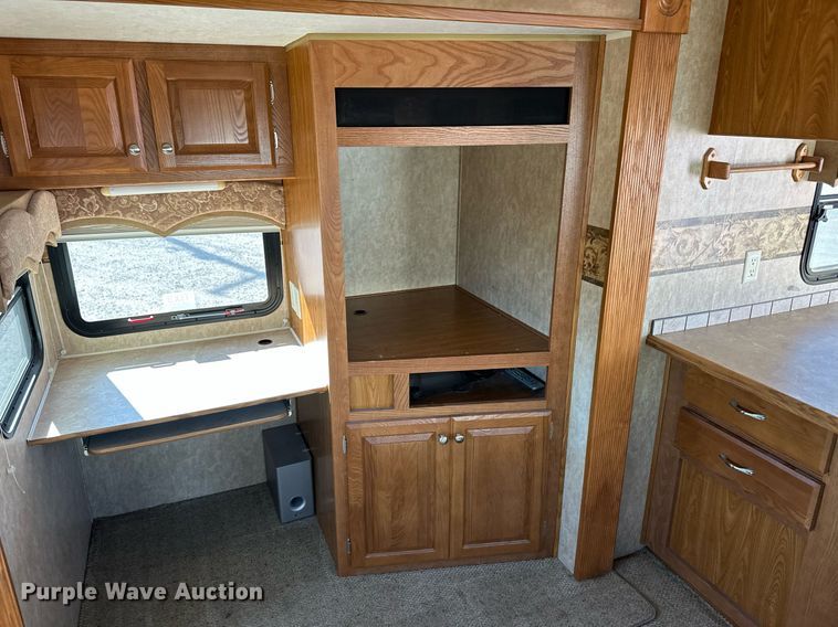 image for item EQ4753 2006 Dutchmen Colorado camper