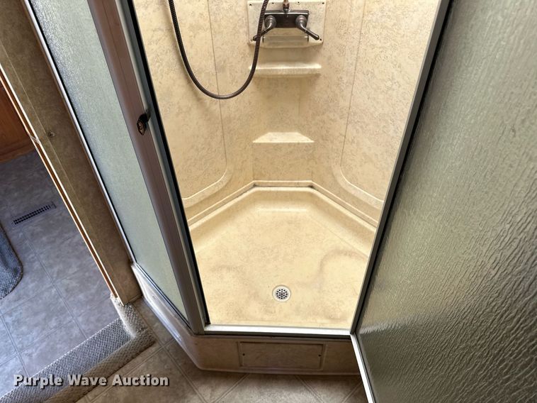 image for item EQ4753 2006 Dutchmen Colorado camper