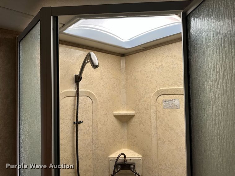 image for item EQ4753 2006 Dutchmen Colorado camper